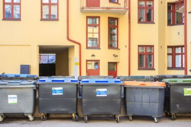 Kierrättämisestä ei voi luopua, vaikka jätepisteellä olisi ahdasta